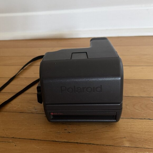 Polaroid 600 Instant Camera - Picture 4 of 5